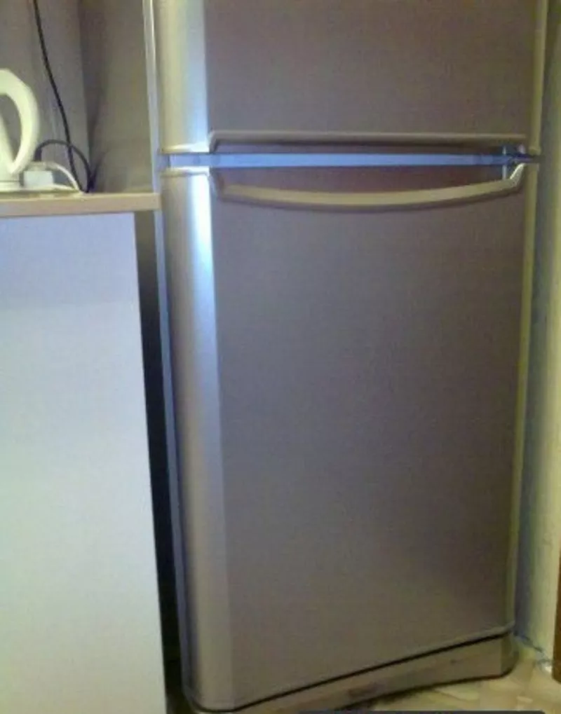 Невероятная цена на хороший холодильник Indesit 3