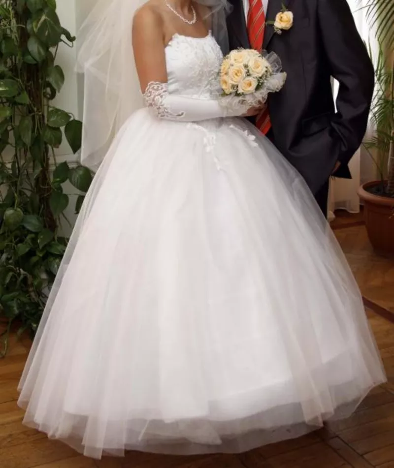 белое свадебное платье (1 раз б/у)