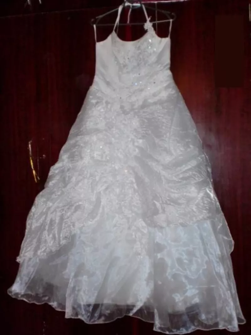 Свадебное платье белоснежное в стразах на 3 кольца 2